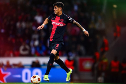 PIero Hincapié se prepara para la final de la Copa de Alemania entre Leverkusen y Kaiserslautern