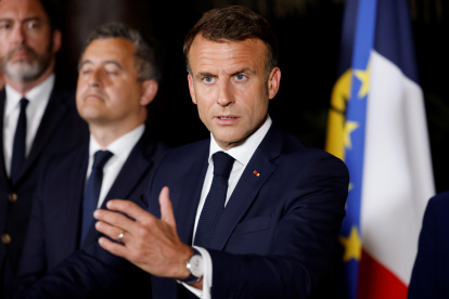 Noumea (New Caledonia), 22/05/2024.- France"s President Emmanuel Macron delivers a speech at New Caledonia"s High Commissioner residency in Noumea, France"s Pacific territory of New Caledonia, 23 May 2024. Macron flew to France"s Pacific territory of New Caledonia aiming to defuse a crisis after nine days of riots that have killed six people and injured hundreds. (Disturbios, Francia, Nueva Caledonia) EFE/EPA/LUDOVIC MARIN / POOL MAXPPP OUT