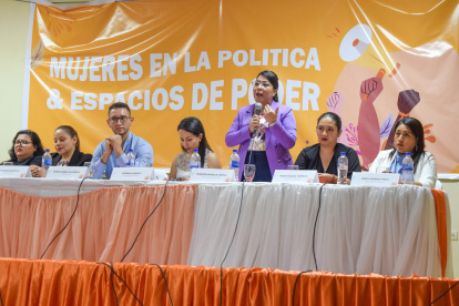 La alcaldesa del cantón Paltas, Yennifer López, en un acto en defensa de los derechos de las mujeres. Ella denunció violencia política de género en su contra cuando era vicealcaldesa, en 2022.