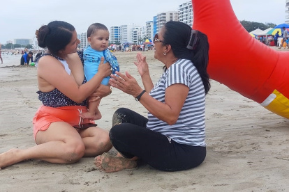 Muchas personas también disfrutaron de la playa