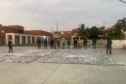 En total, se incautaron 2.497 paquetes tipo ladrillo que contenían 2’492.006 gramos de cocaína
