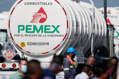 Crudo.- Un tanque de la petrolera Pemex.