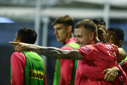Renzo López hizo el gol de Independiente ante Macará.