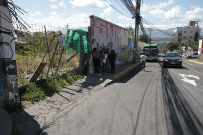 Cumbayá no cuenta con paradas con infraestructura  para las líneas de buses.