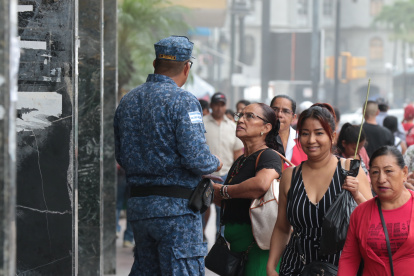 En los módulos comerciales, sitios turísticos, entre otros, están los uniformados.