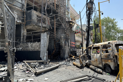 Vista del hospital infantil en Nueva Delhi, después que las llamas se desatasen cerca de la media noche del sábado.