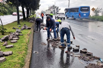 El desprendimiento de adoquines de la calle Aurelio Guerrero llegó hasta la Av. Simón Bolívar