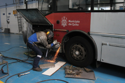 Alrededor de 20 unidades reciben mantenimiento preventivo a diario en los talleres de la Empresa de Pasajeros.