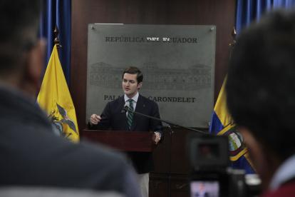 El viceministro de Gobierno, Esteban Torres, mencionó que se analizan las vías legales para evitar que Abad ocupe la Presidencia.