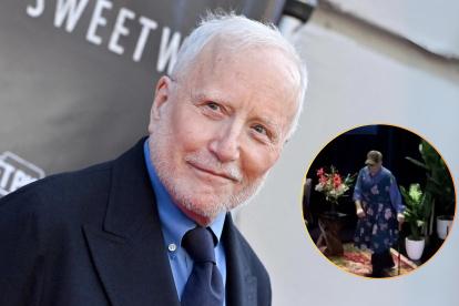 El intérprete subió al escenario usando un vestido de mujer y haciendo mofas