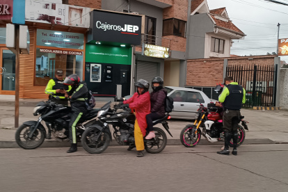 El proyecto de ordenanza para regular dos en moto espera ingresar a segundo debate.