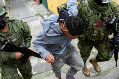 La fuerzas militares realizan, desde la declaratoria del conflicto armado interno, varios operativos de seguridad en el país.