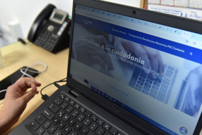 Los trámites para el certificado de gravamen se lo realiza desde la página web