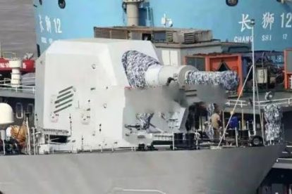 Fotografía tomada en 2018 de un buque de desembarco de tanques Tipo 072