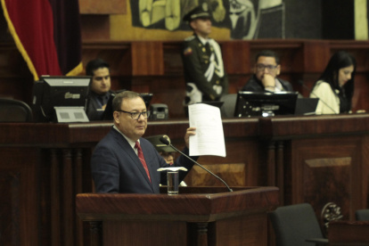 Exministro rechazó el proceso de juicio político en su contra. La sesión del Pleno se suspendió antes del debate y resolución del juicio.