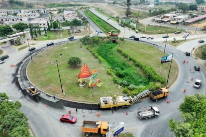 Iniciaron este 28 de mayo los trabajos de reasfaltado en el redondel de Villa Club.