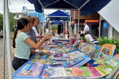 Visita. La ciudadanía tendrá acceso a libros de historia e infantiles.