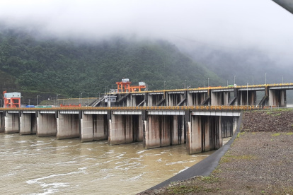 La hidroeléctrica Coca Codo Sinclair, construida durante el correísmo, está en constante peligro por la erosión de suelo que la acecha.