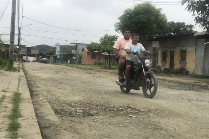 Pedido. La ciudadanía convive con un sinfín de baches. Moradores solicitan la intervención del Cabildo.