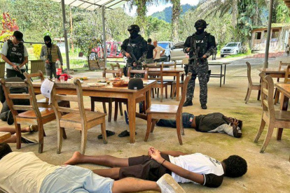 Una familia fue liberada por agentes policiales.