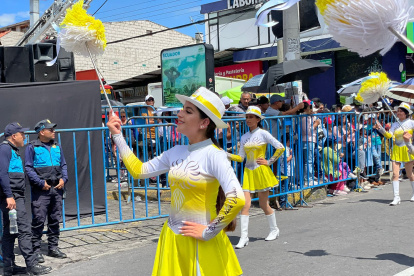 Estudiantes de 30 colegios participaron con sus bandas de paz, bastoneras,