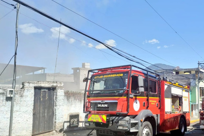 El incendio ocurrió en una vivienda ubicada en la Ferroviaria Baja, en el sur de Quito.