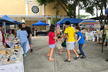 La directiva del barrio también organizó eventos como un show musical.