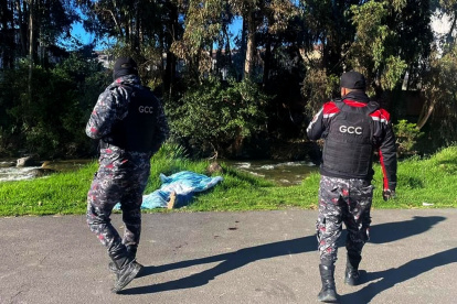 El cuerpo de la víctima presenta signos de violencia, según información de la Policía.