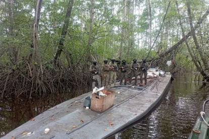 Militares hallan semisumergible en Esmeraldas.