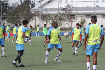 Espoli practica en diversas canchas de la capital. Contar con un espacio propio es el objetivo con los fondos que recibirán por las transferencias de Moisés Caicedo.