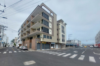 Este es el edificio en el que se produjo el accidente en Salinas, la mañana de este 2 de junio.
