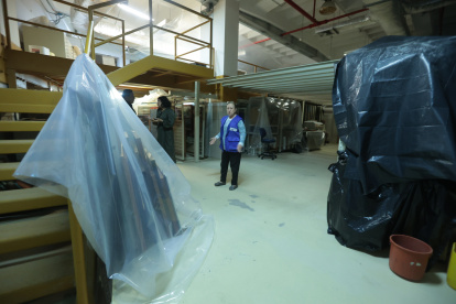 Escenario. Las reservas están en riesgo, pues las piezas se cubren con plásticos debido a la filtración de agua.