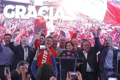 La candidata presidencial opositora Xóchitl Gálvez,habla durante una rueda de prensa este domingo, en Ciudad de México (México).