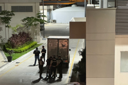 El vehículo de Medicina Legal llegó al Hospital Rodríguez Zambrano.