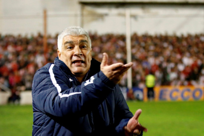 Omar de Felippe otra vez en el radar de Emelec.