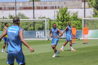 Carlos Gruezo en pleno entrenamiento en Filadelfia.