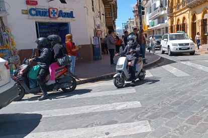 Hecho. La ciudadanía, en su mayoría, acepta la medida por las excepciones que incluye para rodar.