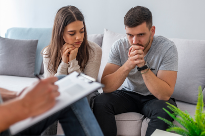 La agamia puede estar motivada por razones personales, filosóficas, sociales o políticas.