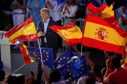 El presidente del Partido Popular, Alberto Núñez Feijóo, protagoniza un acto de campaña electoral este martes en Valladolid antes de los comicios europeos del domingo.