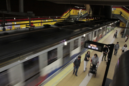 La unidad del metro vandalizada está fuera de operación. Se desconoce cuánto demorará limpiarla.