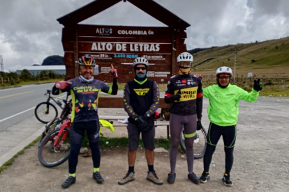 Ciclistas de la Calle conquistó el Alto de Letras, en Colombia.