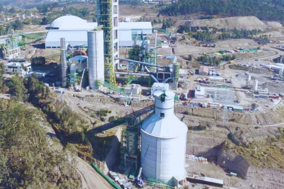 Empresa.- Vista panorámica de la Unión Cementera Nacional.