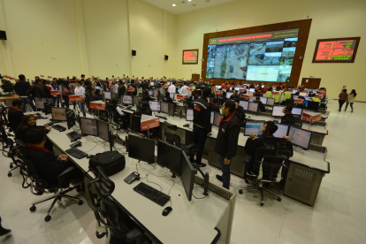 Según las normas del ECU, los operadores no pueden tener un celular cerca o algún dispositivo de almacenamiento.