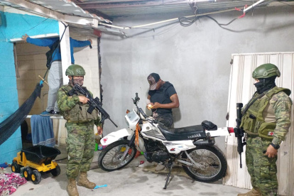 Manabí: 22 allanamientos en uno de los barrios más peligrosos de Manta.