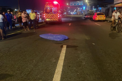 La zona en la que ocurrió el suceso fue acordonada, para poder recabar datos de lo ocurrido.