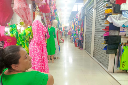 Escenario. Uno de los puntos más comerciales del cantón es la zona de las bahías, pero reportan caída de ventas. Algunos ya han cerrado sus puertas.
