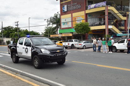 Hecho. Una camioneta de Segura EP en un tramo de la vía.