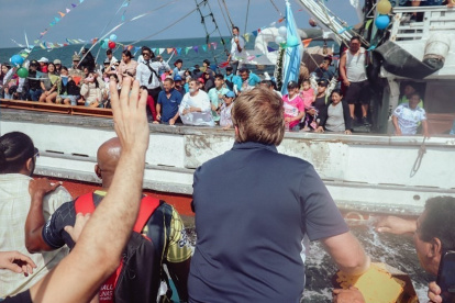 El rito se cumple con una procesión náutica y culmina con la misa campal al pie de la playa