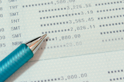 Los usuarios que cobran algunos de los 10 bonos que otorga el MIESS deben contar con una cuenta bancaria.