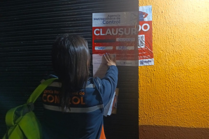En el restaurante se encontró nidos de cucarachas, utensilios de cocinas en pésimas condiciones